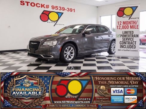 Used 2015 Chrysler 300 Limited RWD image 1