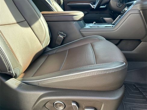 Used 2024 GMC Sierra 3500 Denali w/ Denali Reserve Package image 14