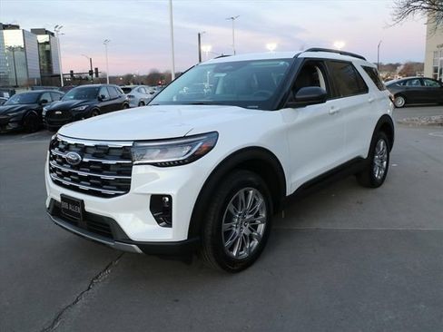 New 2026 Ford Explorer Active w/ Active Comfort Package AWD/4WD image 2