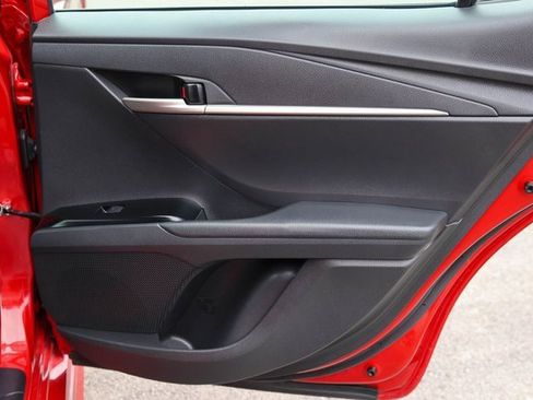 Used 2025 Toyota Camry SE image 15