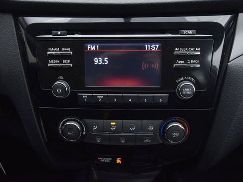 Used 2016 Nissan Rogue S w/ Appearance Package image 11