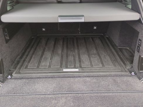 Used 2021 Land Rover Range Rover P525 Westminster Edition image 24