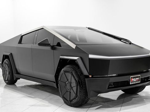 Used 2024 Tesla Cybertruck AWD Crew Cab image 5