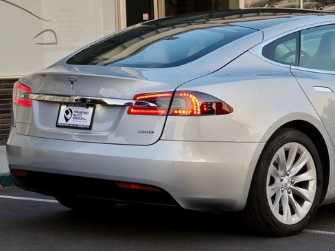 Used 2018 Tesla Model S 100D AWD/4WD image 8
