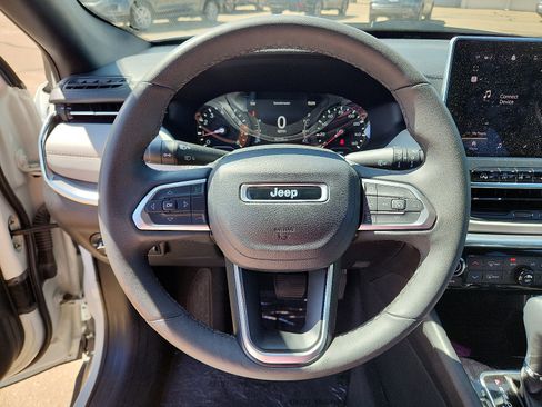 Used 2023 Jeep Compass Limited image 17