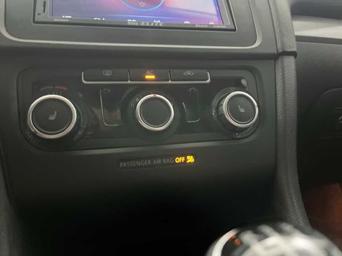 Used 2011 Volkswagen Golf TDI FWD image 23