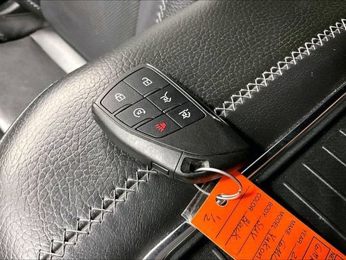 Used 2021 GMC Yukon Denali w/ Denali Premium Package AWD/4WD image 12