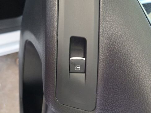 Used 2017 Volkswagen Tiguan Sport AWD/4WD image 23