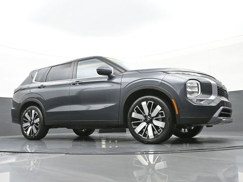 Used 2025 Mitsubishi Outlander SE image 43