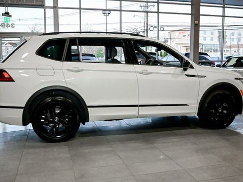 Used 2024 Volkswagen Tiguan SE R-Line image 4