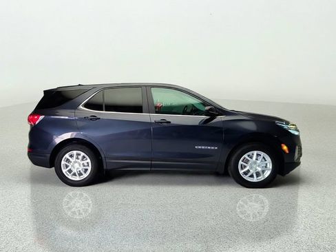 Used 2022 Chevrolet Equinox LT FWD image 2