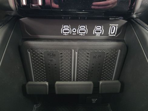 New 2026 RAM 1500 Laramie AWD/4WD image 44