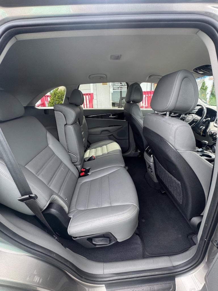 Used 2016 Kia Sorento EX FWD image 25