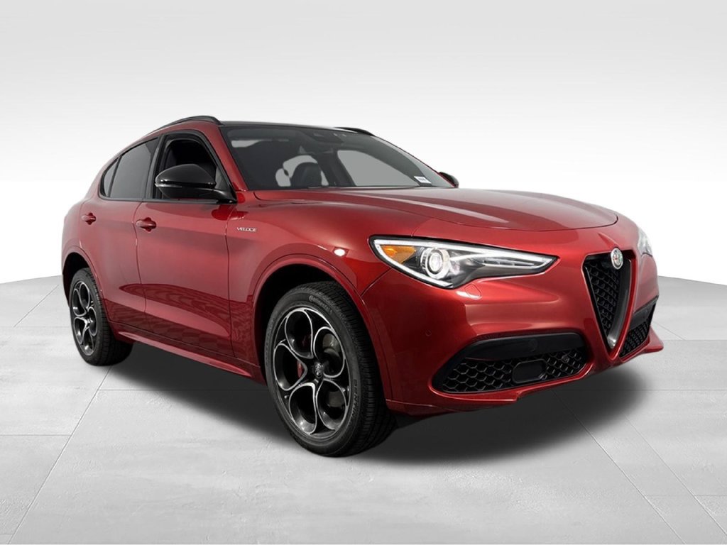 Used 2023 Alfa Romeo Stelvio Veloce AWD/4WD image 3