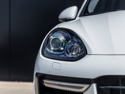 Certified 2017 Porsche Cayenne GTS AWD/4WD image 18