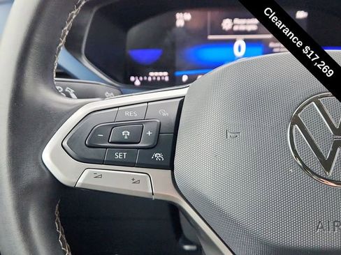 Used 2024 Volkswagen Taos SE image 32