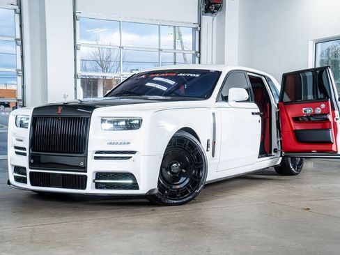 Used 2023 Rolls-Royce Phantom Sedan image 2