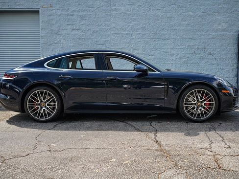 Used 2022 Porsche Panamera 4S w/ Premium Package image 17