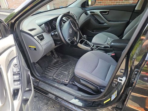 Used 2015 Hyundai Elantra SE w/ Option Group 02 FWD image 8