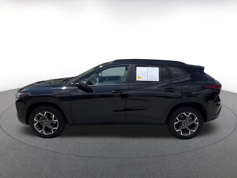 Used 2025 Chevrolet Trax LT FWD image 9