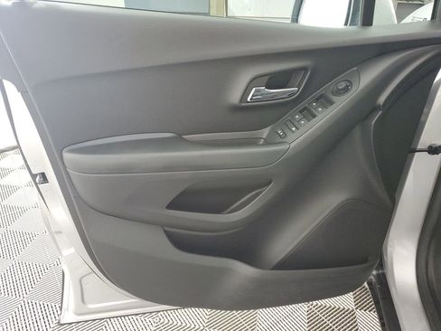 Used 2022 Chevrolet Trax LS w/ Tint and Cruise Package image 27