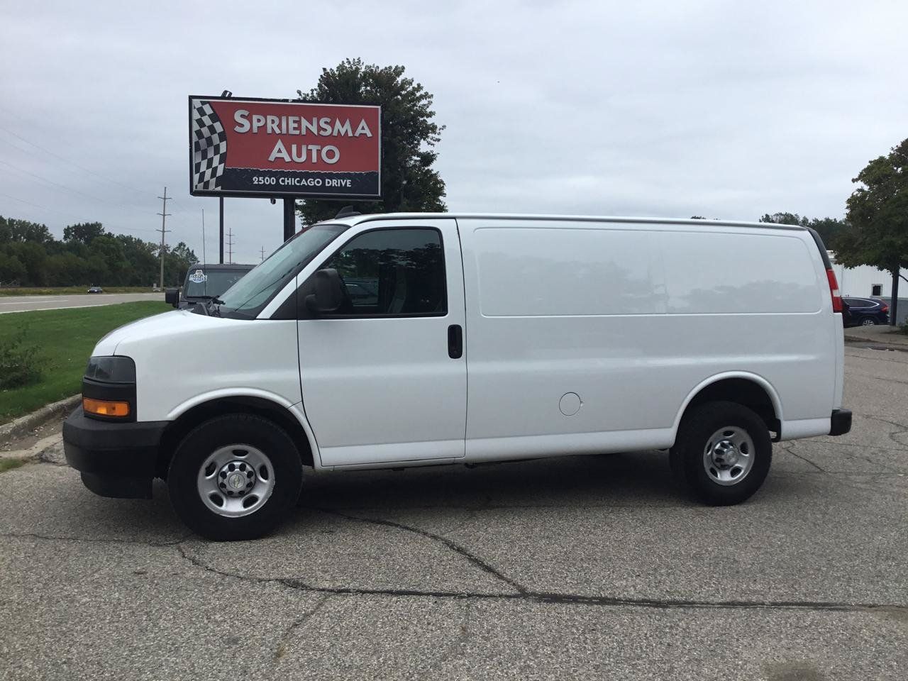 Used 2021 Chevrolet Express 2500 w/ Communications Package RWD image 11