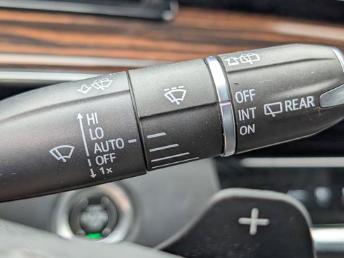 Used 2023 Cadillac Escalade Luxury AWD/4WD image 27