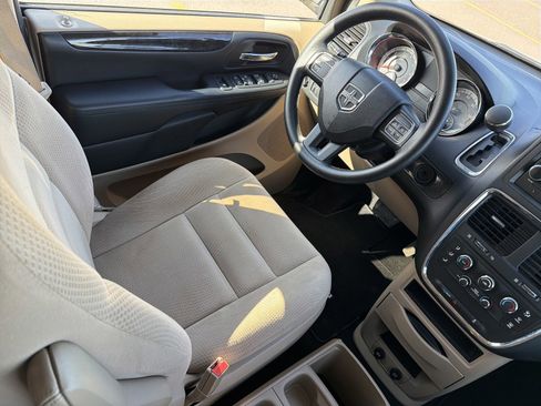 Used 2016 Dodge Grand Caravan SE w/ Quick Order Package 29E SE image 9
