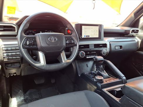 Certified 2025 Toyota Tacoma TRD Off-Road image 9