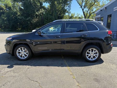 Used 2015 Jeep Cherokee Latitude FWD image 2