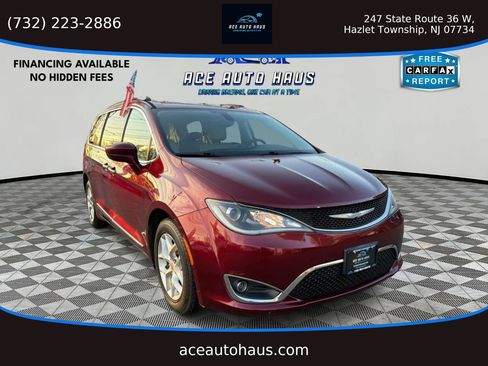 Used 2017 Chrysler Pacifica Touring-L w/ Tire & Wheel Group image 1