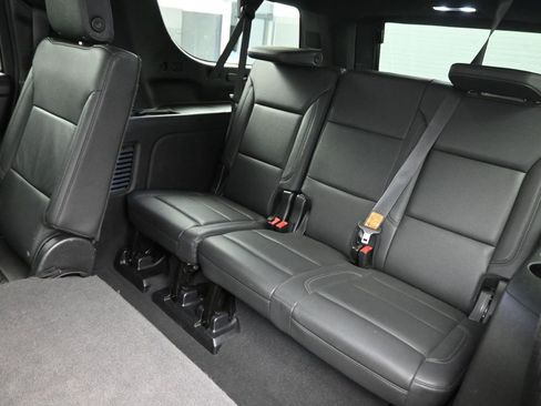 Used 2024 Chevrolet Suburban LT image 13