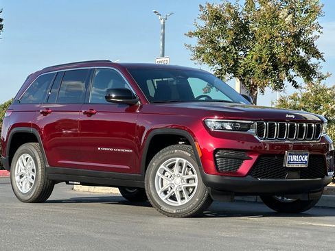New 2025 Jeep Grand Cherokee Laredo X w/ Luxury Tech Group I image 2