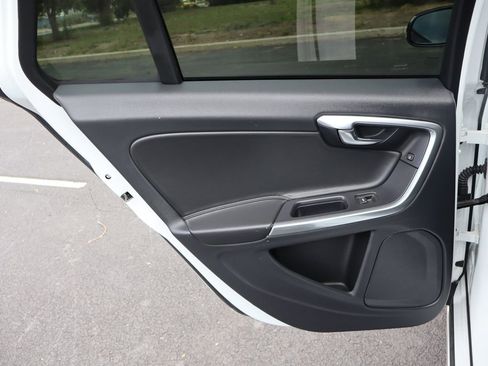 Used 2018 Volvo V60 T5 Cross Country w/ Convenience Package image 24