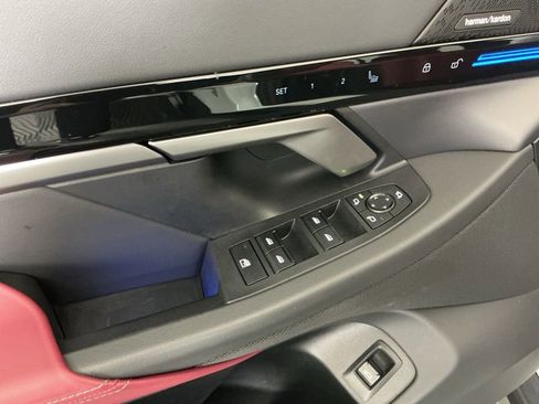 Certified 2025 BMW 530i w/ Premium Package image 19