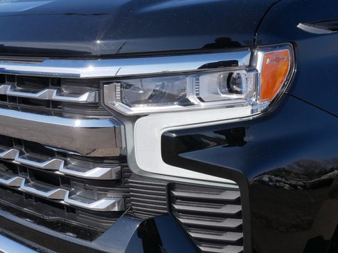 Used 2022 Chevrolet Silverado 1500 LTZ image 16