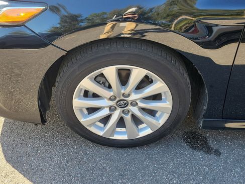 Used 2018 Toyota Camry LE image 34