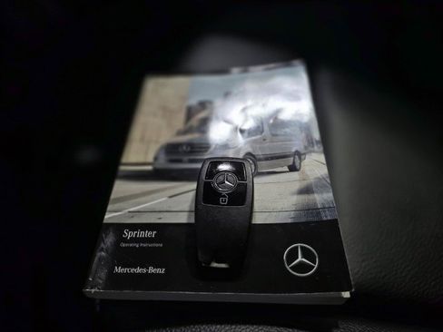 Used 2023 Mercedes-Benz Sprinter 2500 image 32