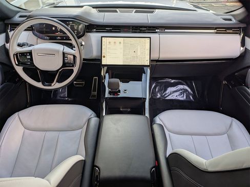 Used 2025 Land Rover Range Rover Sport Dynamic SE image 7