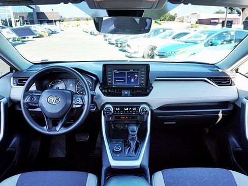 Used 2021 Toyota RAV4 XLE AWD/4WD image 20