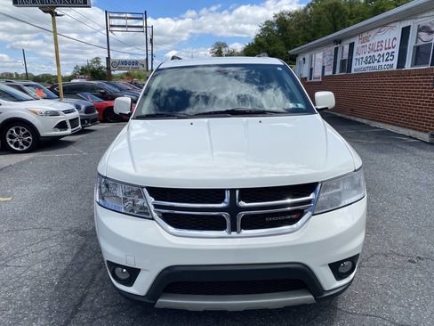 Used 2019 Dodge Journey SE FWD image 3