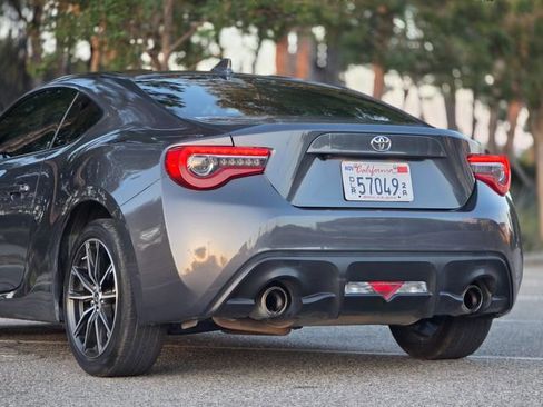 Used 2020 Toyota 86 RWD image 12