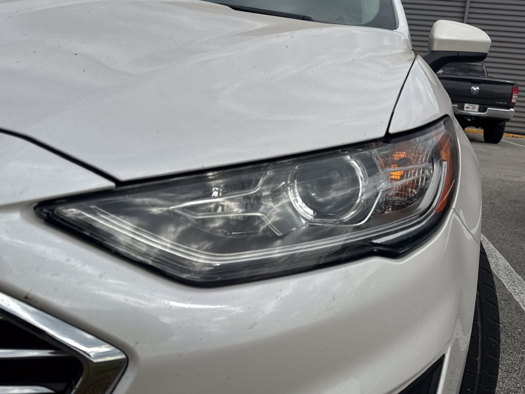 Used 2019 Ford Fusion SE FWD image 3