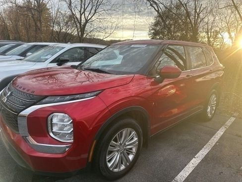 Used 2022 Mitsubishi Outlander ES image 1