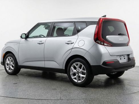 Used 2025 Kia Soul LX w/ LX Technology Package FWD image 6