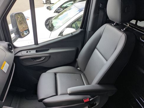 Used 2023 Mercedes-Benz Sprinter 3500 image 22