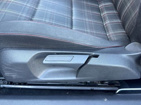Used 2012 Volkswagen Golf 2-Door FWD image 13