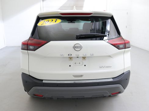 Used 2023 Nissan Rogue SV image 8