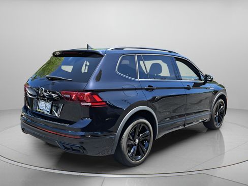 Used 2024 Volkswagen Tiguan SE R-Line FWD image 5