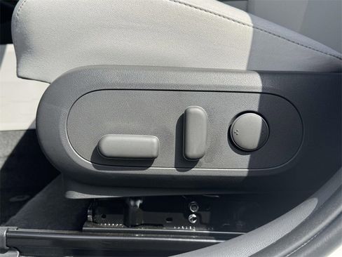 Certified 2025 Hyundai Kona SEL image 19